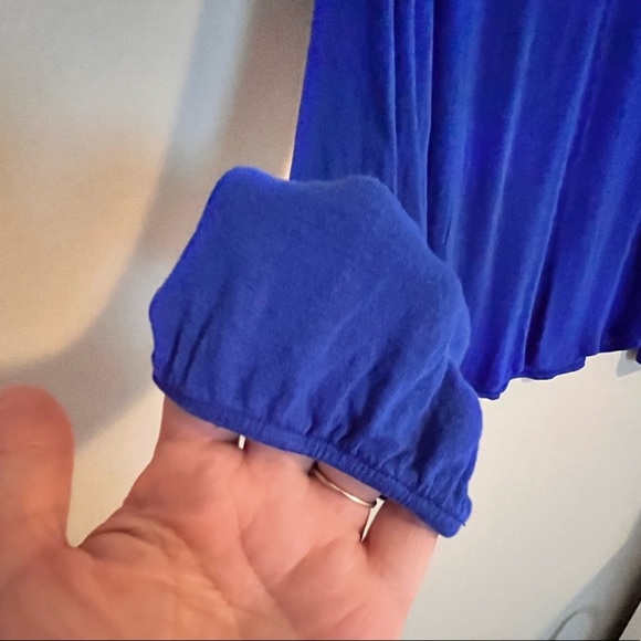 Lily pulitzer stretchy and smooth medium size top - Picture 2 of 9